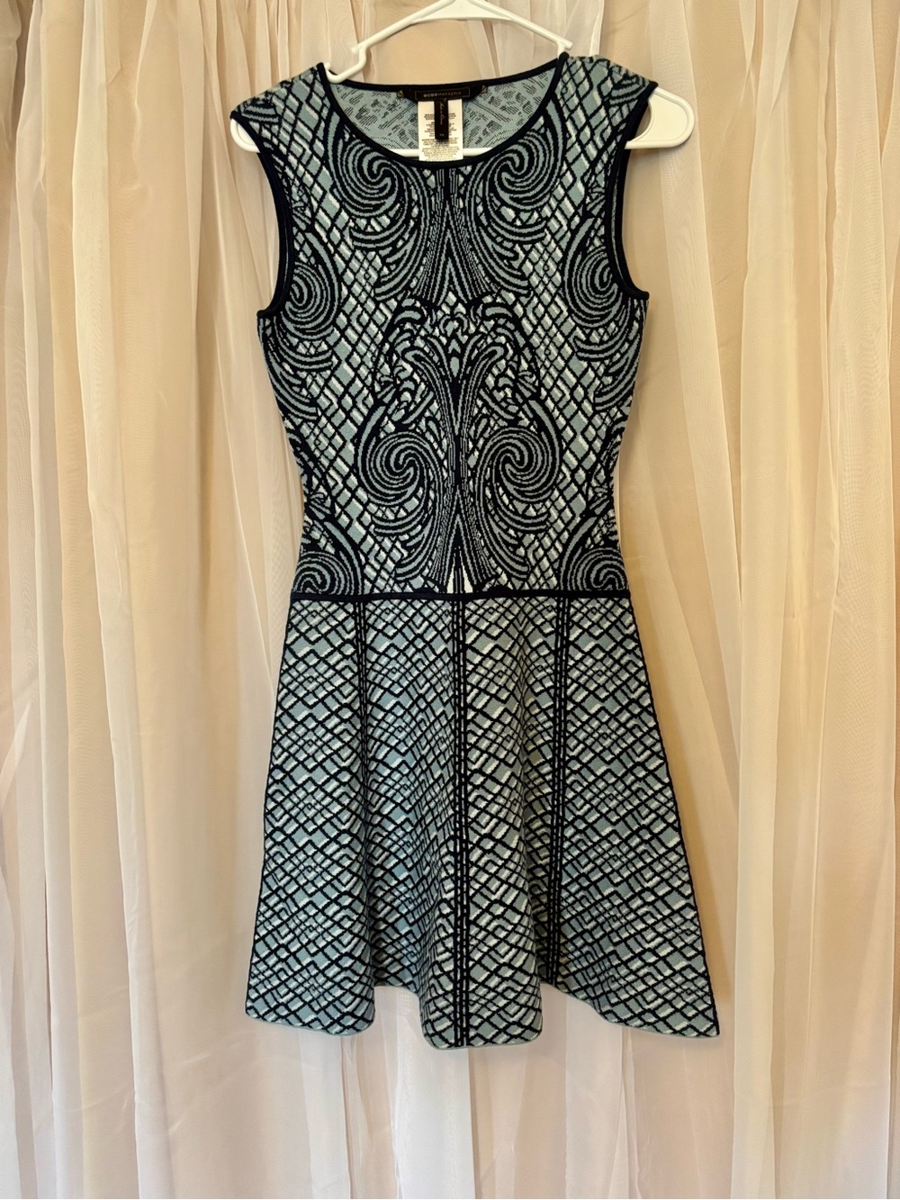 BCBGMaxAzria Size XS Light Blue and Navy Textured Fit & Flare Mini Dress